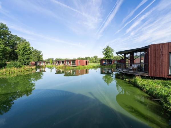 A la foto es mostra l'objecte Cozy Bungalow with Pool situat a la ciutat de Antoing.