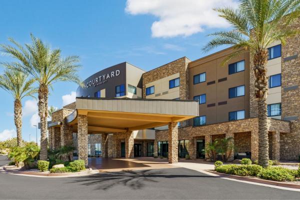 På bildet vises objektet Courtyard by Marriott Phoenix Mesa Gateway Airport som ligger i byen Mesa.