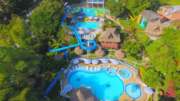 Na fotografii je vidět objekt Hotel Aguatur nacházející se ve městě Cocorná.