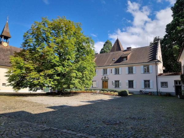 Na foto é possível ver o objeto Weiherhof Cottage localizado na cidade de Böhringen.