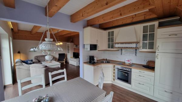 Na zdjęciu widoczny jest obiekt Ferienhaus-Strandgut położony w mieście Neßmersiel.