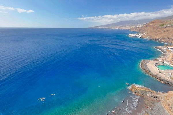 Beachfront Seaview Oasis - Private Terrace & Panoramic Ocean Views - La Laguna