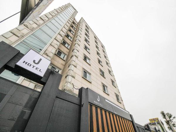Op de foto is het object Hotel J Suwon te zien, gelegen in de stad Suwŏn-yŏk.