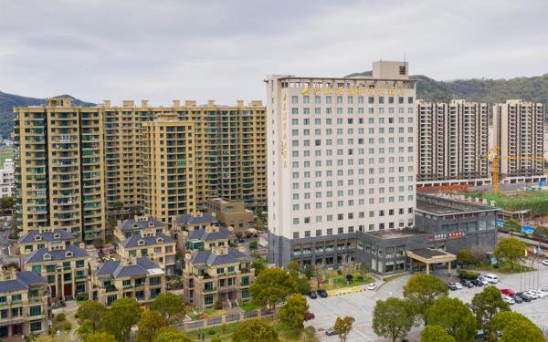 Na zdjęciu widoczny jest obiekt New Century Hotel Ningbo Xiangshan Shipu położony w mieście Gaotangdao.
