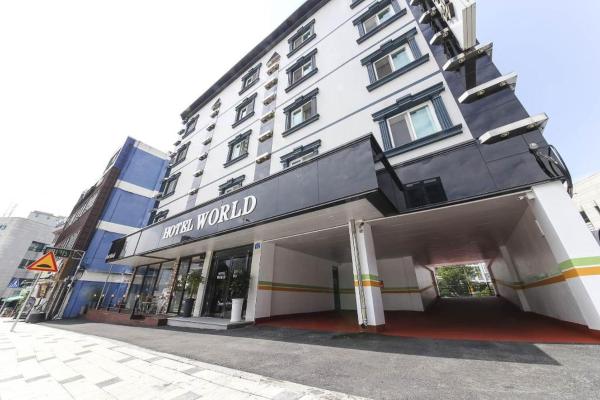 Na zdjęciu widoczny jest obiekt Chuncheon World Hotel położony w mieście Chuncheon.