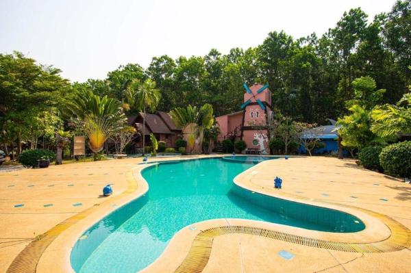 A la foto es mostra l'objecte Boom Boom Resort situat a la ciutat de Chanthaburi.
