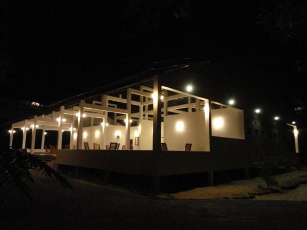 照片显示了位于Batticaloa市的Naaval Hotel物件。