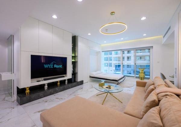 På billedet ses objektet Spacious Cozy 1BR Opal Tower Stunning Marina View beliggende i byen Dubai.