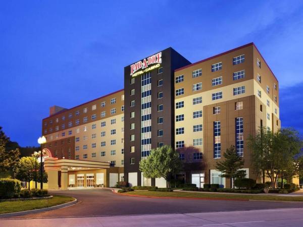 A la foto es mostra l'objecte Par-A-Dice Hotel Casino situat a la ciutat de Peoria.
