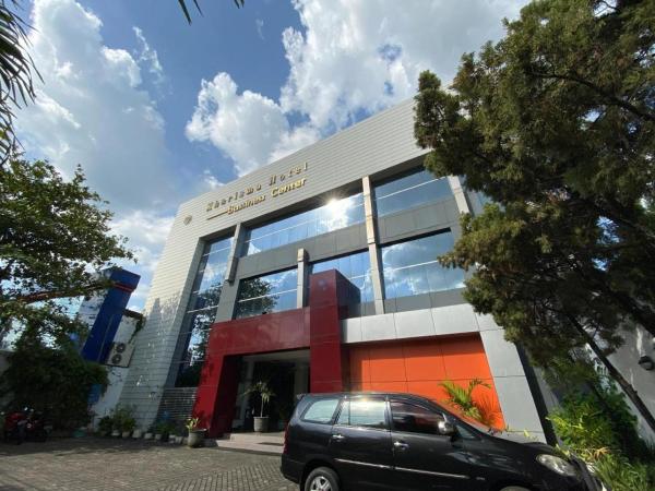 A la foto es mostra l'objecte Kharisma Hotel situat a la ciutat de Madiun.