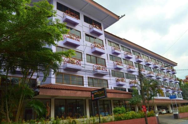 En la foto se muestra el objeto Premier Hotel Nakhonsrithammarat ubicado en la ciudad de Ban Ba Ngan.