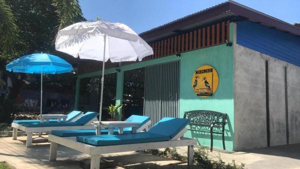 En la foto se muestra el objeto Chomjan Hostel ubicado en la ciudad de Kapoe.