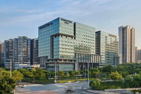 A la foto es mostra l'objecte DoubleTree by Hilton Shenzhen Airport Residences situat a la ciutat de Shenzhen.