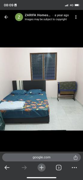 På billedet ses objektet zarifa homestay batu malim beliggende i byen Kampong Sega.