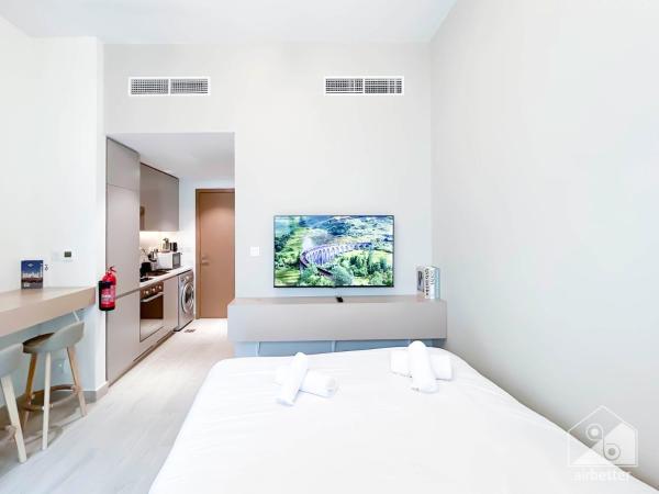 A la foto es mostra l'objecte Cozy Studio with Balcony & Stunning Views situat a la ciutat de Dubai.