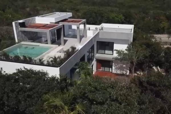 The photo shows the Villa Alexa located in the city of Xetna.