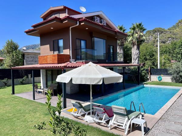 Göcek Villa Hayal, İnlice