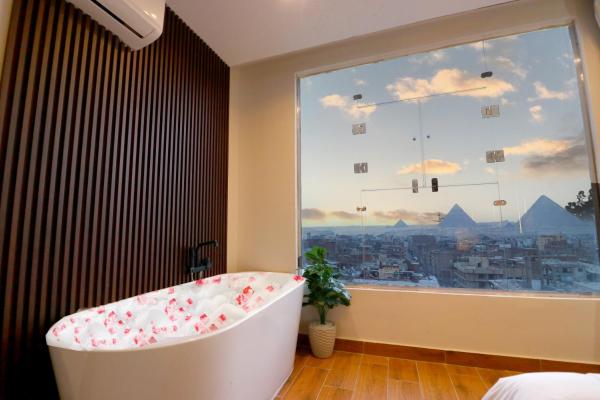 A la foto es mostra l'objecte Pyramids Skyline Hotel Cairo situat a la ciutat de El Caire.