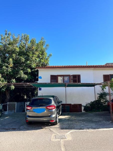 Na fotografii je vidět objekt Apartments by the sea Prizba, Korcula - 23527 nacházející se ve městě Blato.