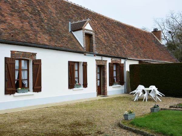 På billedet ses objektet Gîte de Charme à la Campagne avec Jardin Clos et Collection d'Outils Agricoles - FR-1-581-9 beliggende i byen Les Menus.