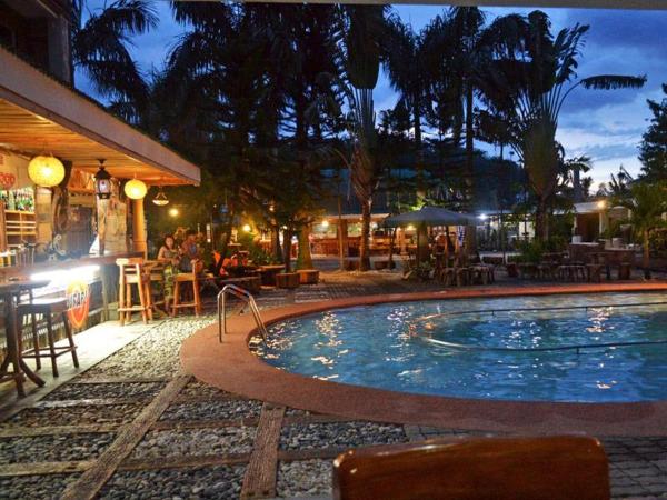 På billedet ses objektet Hollywood Palm Beach Hotel beliggende i byen Balatero.