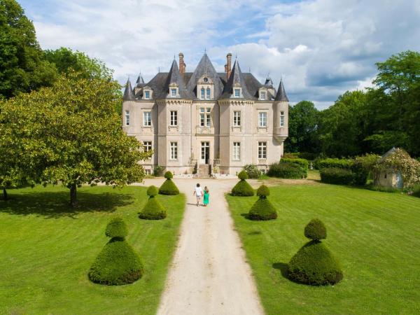 Nella foto è visibile l'oggetto Grand Château Renaissance avec Parc, Piscine et Activités, Rénové en 2023 - FR-1-410-389 situato nella città di Maigné.