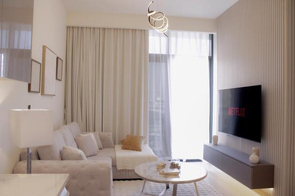 A la foto es mostra l'objecte Modern 2BR Near Downtown Sleeps 6 Pool and GYM situat a la ciutat de Dubai.