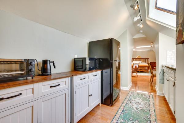 Foto 2: Studio in Historic Cathedral Hill Neighborhood!