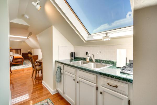 Foto 6: Studio in Historic Cathedral Hill Neighborhood!
