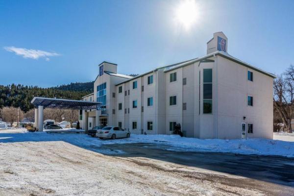 Na zdjęciu widoczny jest obiekt Econo Lodge Hot Springs South położony w mieście Edgemont.