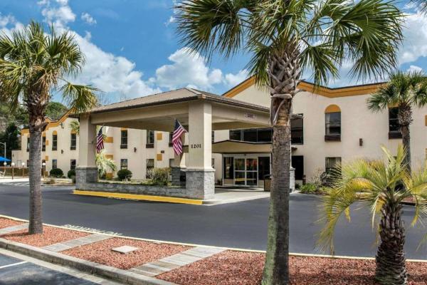 A la foto es mostra l'objecte Quality Inn Surfside Myrtle Beach situat a la ciutat de Myrtle Beach.