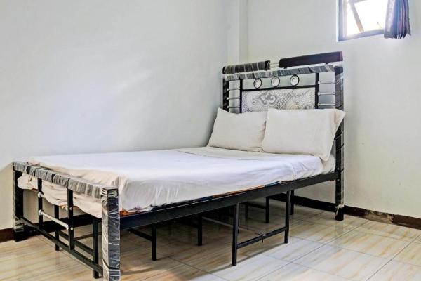 Στη φωτογραφία φαίνεται το αντικείμενο Hotel O Penginapan Hj Lilis 2 Syariah που βρίσκεται στην πόλη Sukabumi.