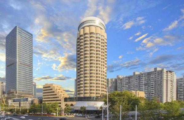 A la foto es mostra l'objecte Wuhan Asia Hotel situat a la ciutat de Hankou.