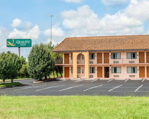 A la foto es mostra l'objecte Quality Inn situat a la ciutat de Sneads.
