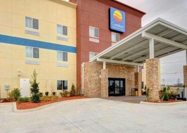 Na fotografii je vidět objekt Comfort Inn & Suites Tulsa I-44 West - Rt 66 nacházející se ve městě Mannford.