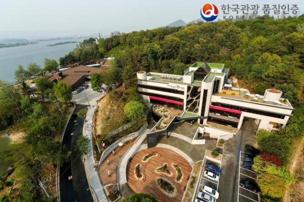 A la foto es mostra l'objecte KT&G Sangsangmadang Chuncheon Stay (Korea Quality) situat a la ciutat de Chuncheon.