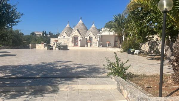 Auf dem Foto ist das Objekt Trulli del boschetto in der Stadt Putignano zu sehen.