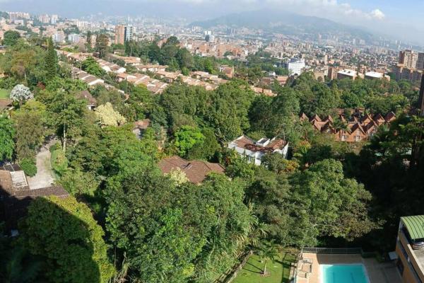 Na zdjęciu widoczny jest obiekt City views Air-conditioning Heated pool położony w mieście Envigado.