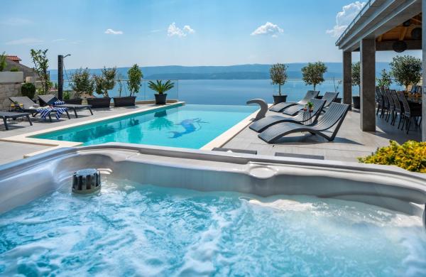 Luxury Villa Pocrnja -Heated Pool, Sauna, Jacuzzi, Pool Table