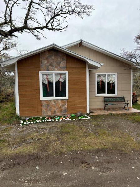 A la foto es mostra l'objecte Cabañas Montes de la Patagonia situat a la ciutat de Punta Arenas.