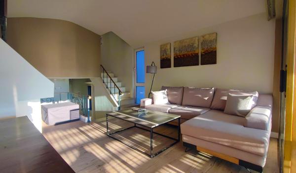 A la foto es mostra l'objecte Coryfo Suite 47 situat a la ciutat de Análipsis.