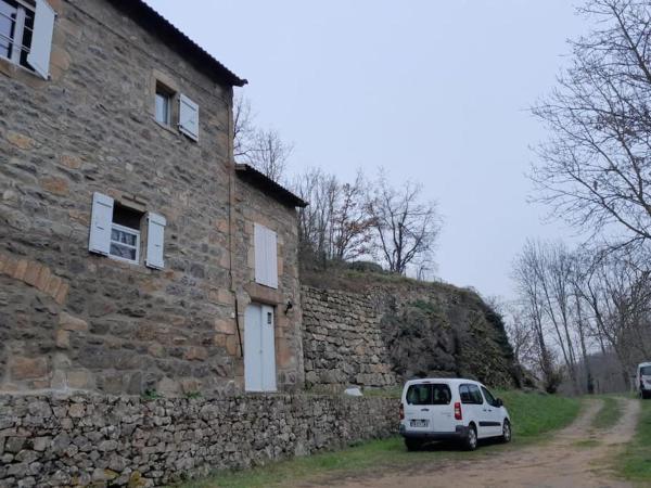 Na fotografii je vidět objekt Au bord du Doux, moulin isolé, rustique nacházející se ve městě Arlebosc.