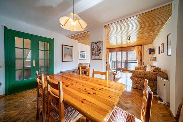 På billedet ses objektet Apartamento Duplex en Vielha beliggende i byen Casau.