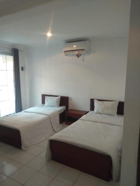 A la foto es mostra l'objecte Hotel Candrakirana situat a la ciutat de Timuran.