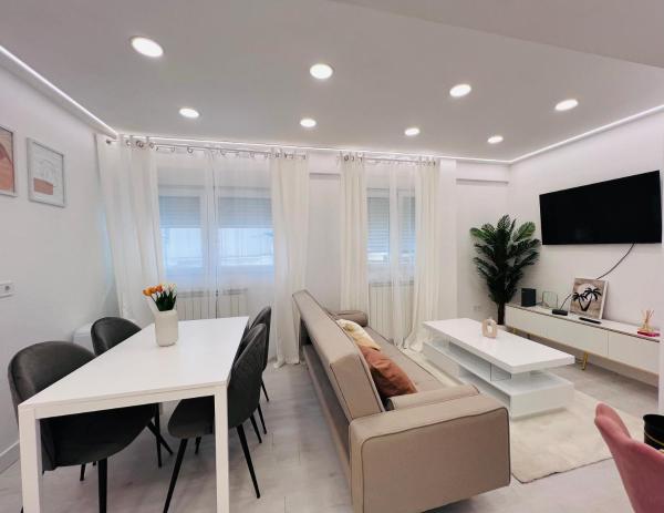 Na zdjęciu widoczny jest obiekt Golden Apartment położony w mieście Santander.