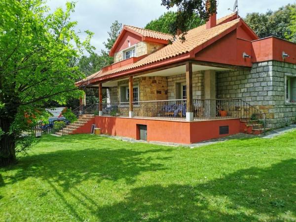 A la foto es mostra l'objecte Casa rural chimenea y barbacoa situat a la ciutat de El Escorial.
