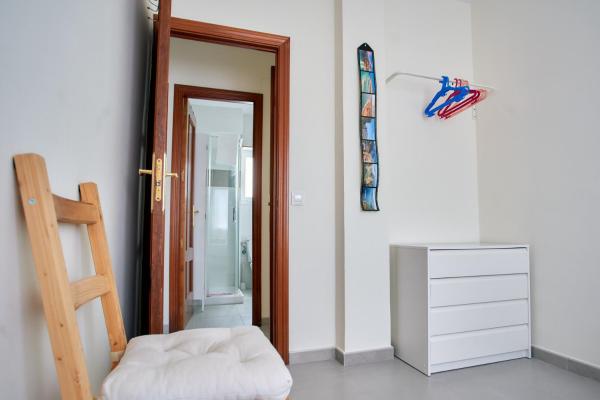 Bilde 8: Work & Pet friendly Urban Home next to the Beach