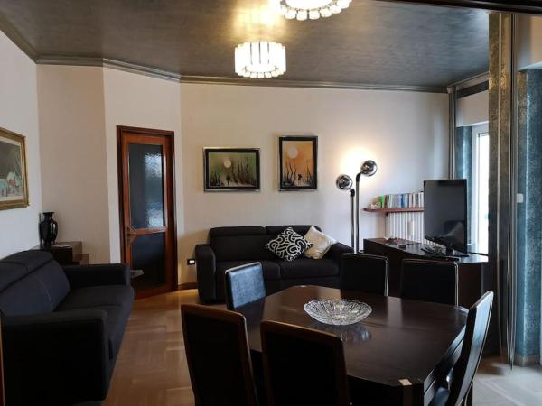 照片显示了位于Noci市的