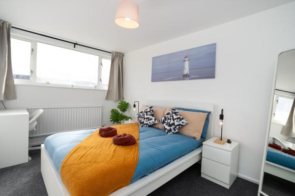 Kuva 9: Spacious - 3 Bed - Free Parking