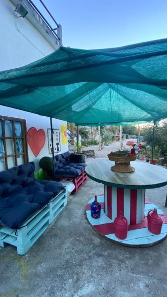 A la foto es mostra l'objecte Refúgio dos Mauzinhos situat a la ciutat de Açor.